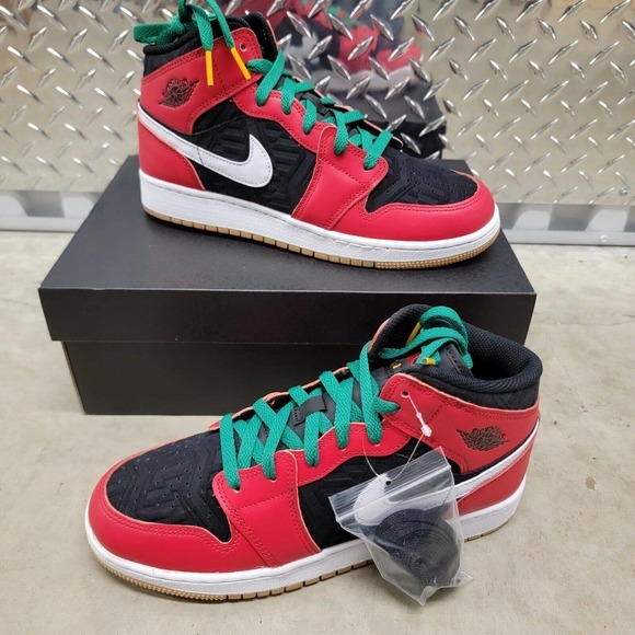 Nike Air Jordan 1 Mid SE Christmas Tree 2022 GS‎ Size 7Y DQ8418-006 Women's 8.5 - Picture 1 of 11